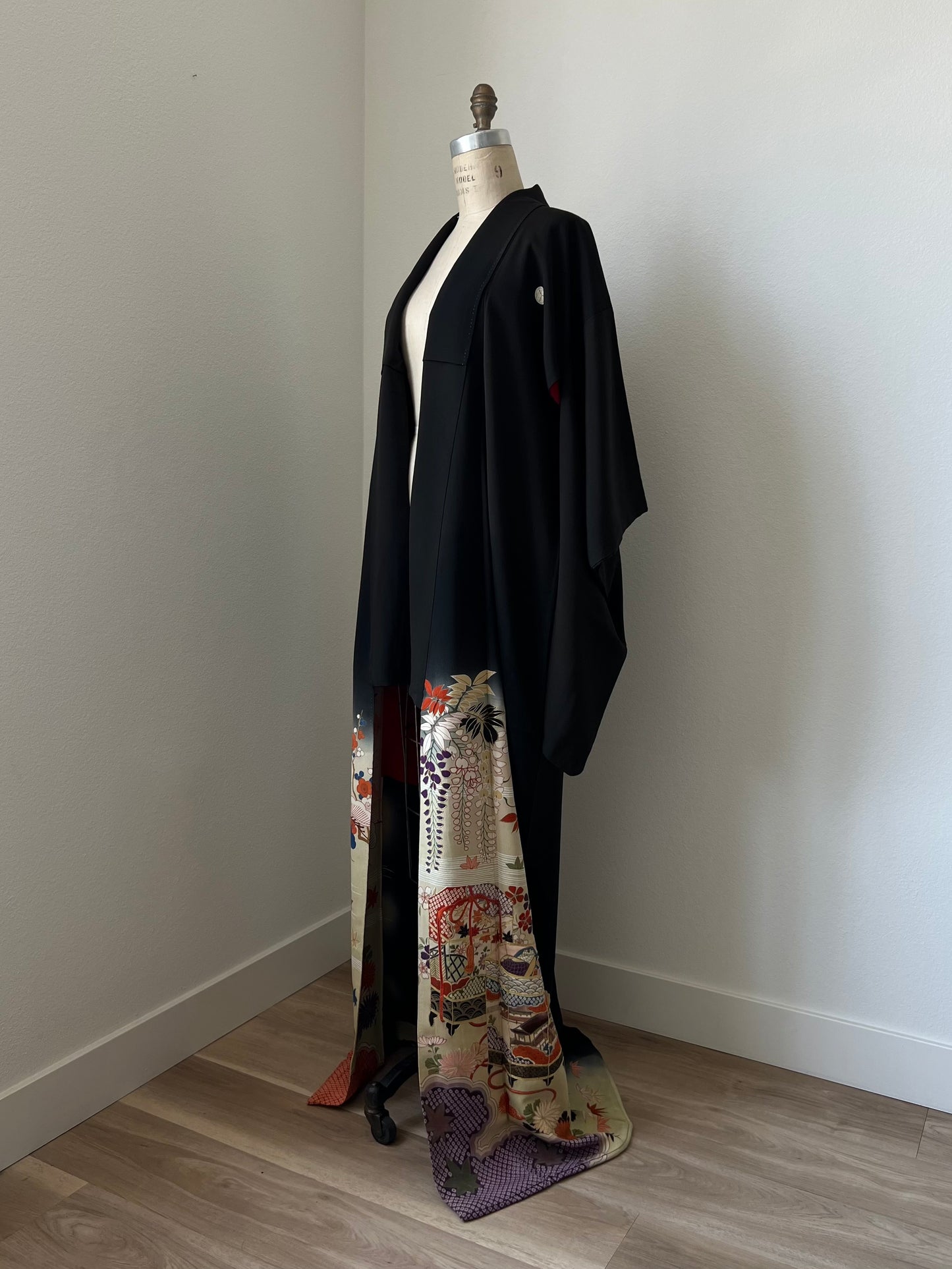 Antique Kaioke Kurotomesode Kimono