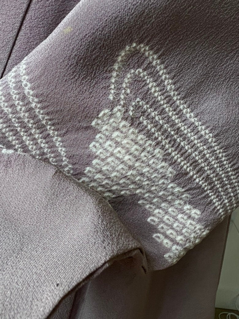 Antique 1930s Japanese silk kimono | Dusty lilac | Shibori & Embroidery
