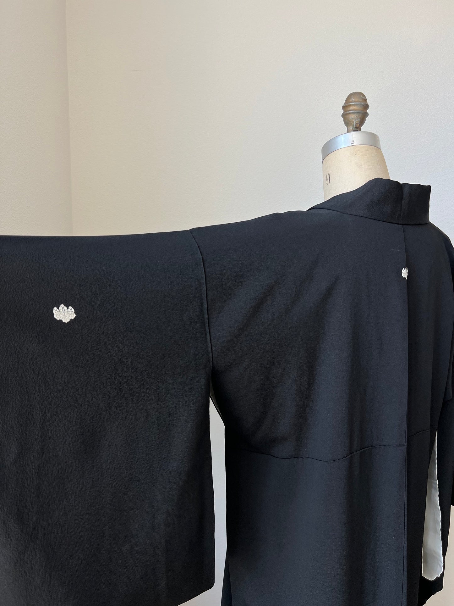 Antique 1930s Japanese silk Kurotomesode kimono | Black | Tsuzumi | Embroidery