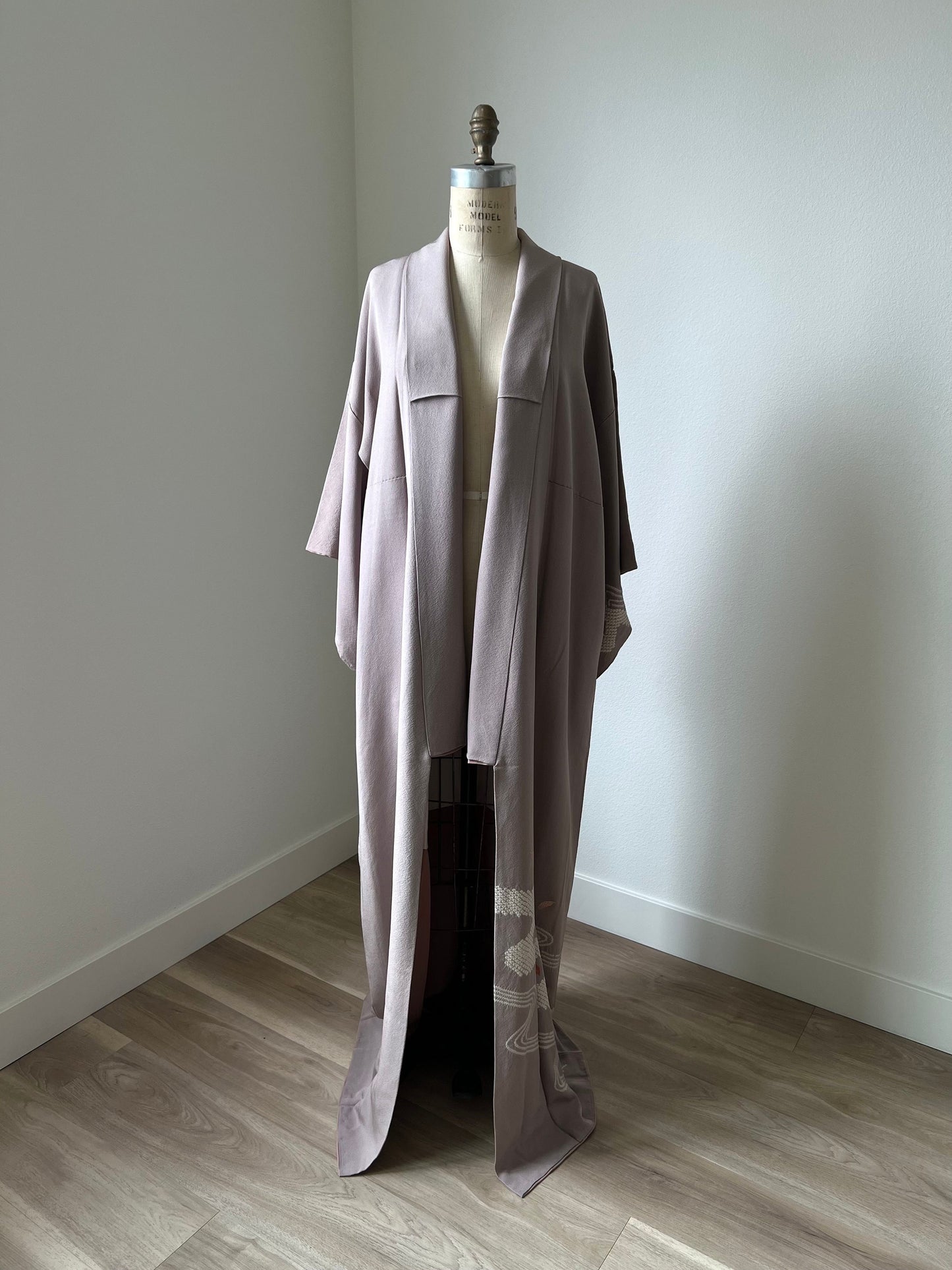 Antique 1930s Japanese silk kimono | Dusty lilac | Shibori & Embroidery