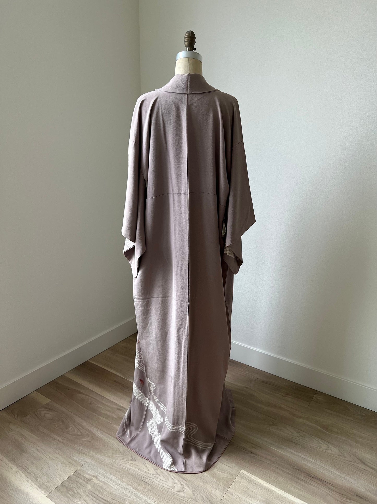 Antique 1930s Japanese silk kimono | Dusty lilac | Shibori & Embroidery