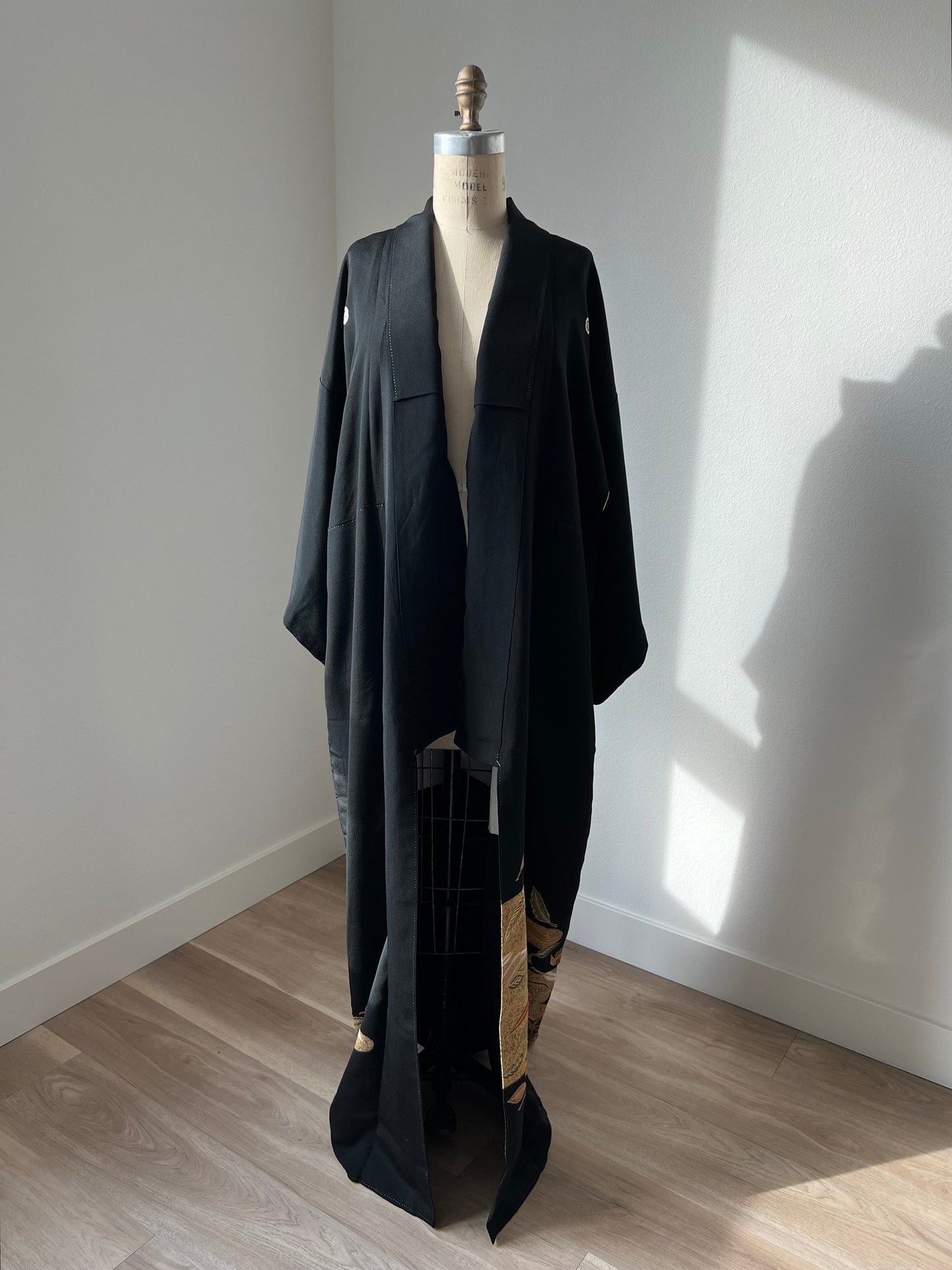 Antique 1930s Japanese silk Kurotomesode kimono | Black | Kasumi | Embroidery