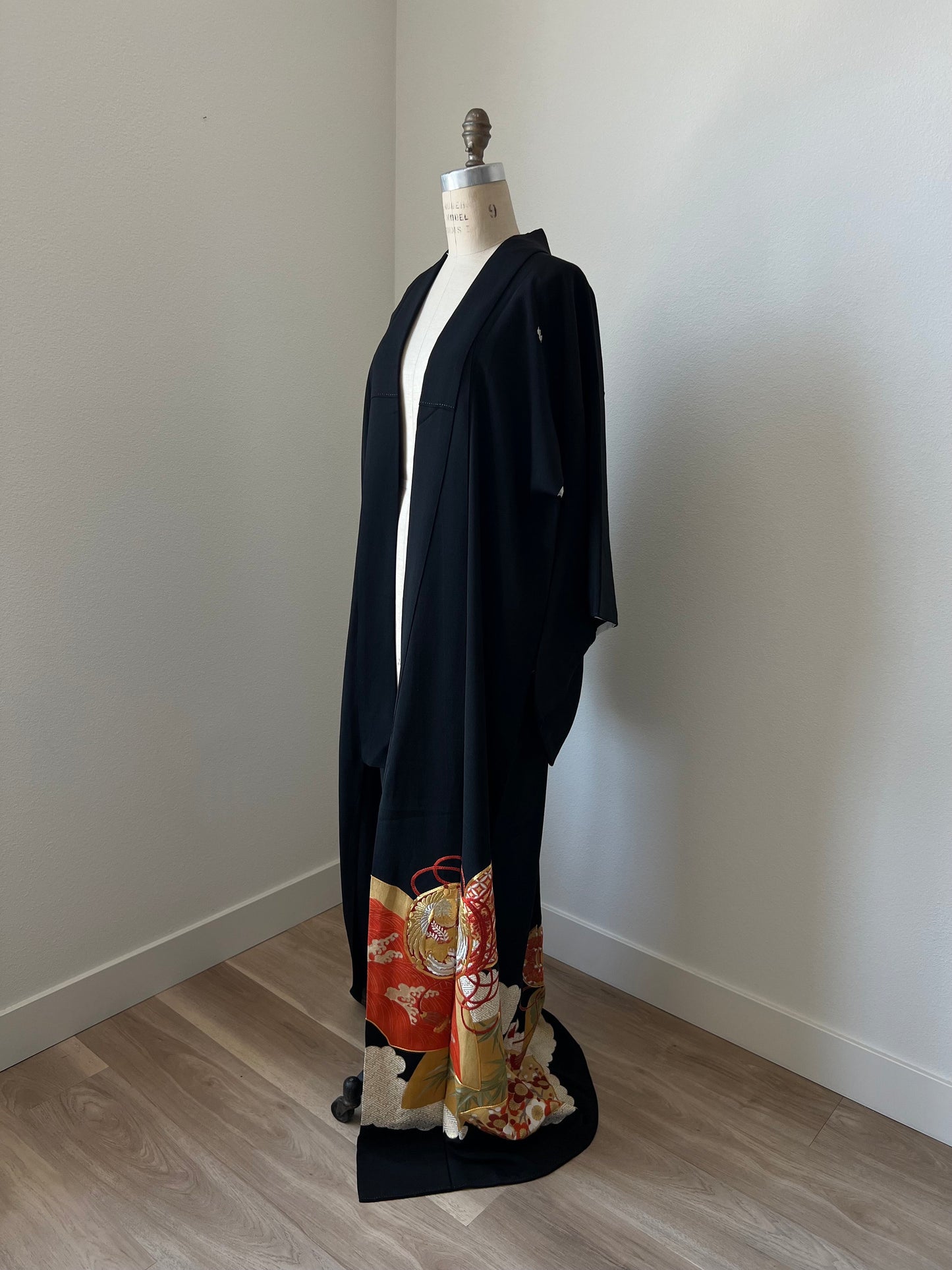 Antique 1930s Japanese silk Kurotomesode kimono | Black | Tsuzumi | Embroidery