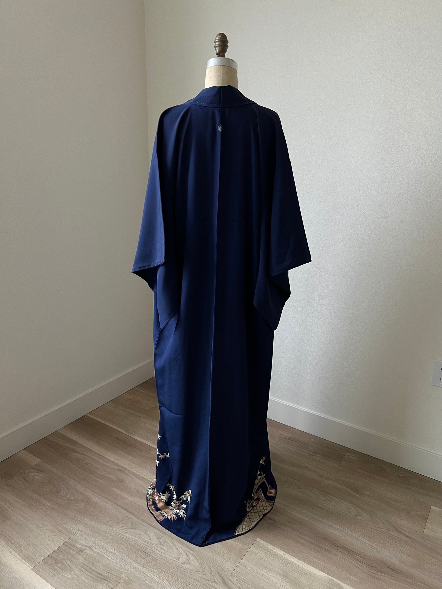 Antique 1930s Japanese silk Irotomesode kimono | Navy | Embroidery