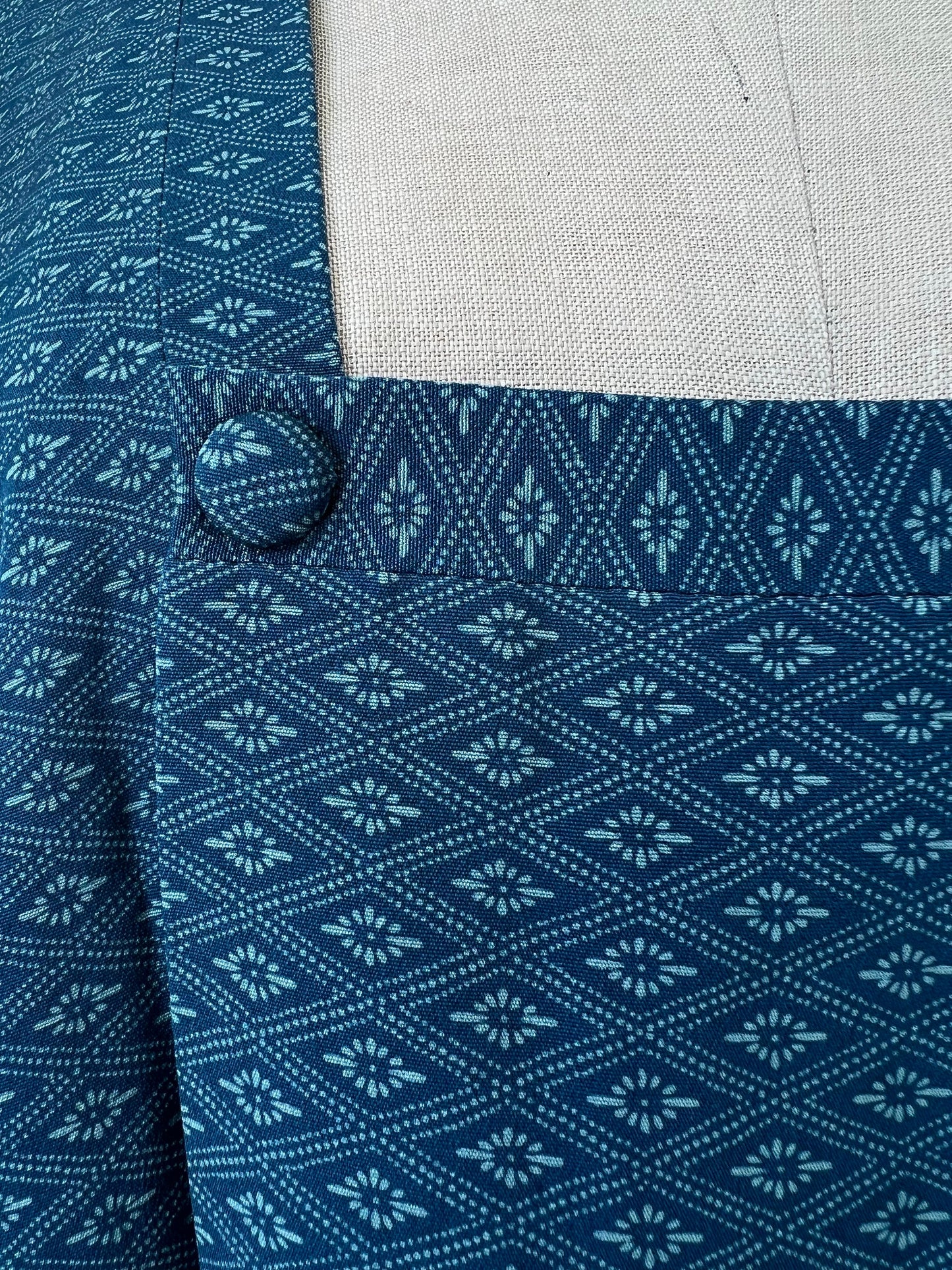 Vintage blue kimono jacket neckline close up