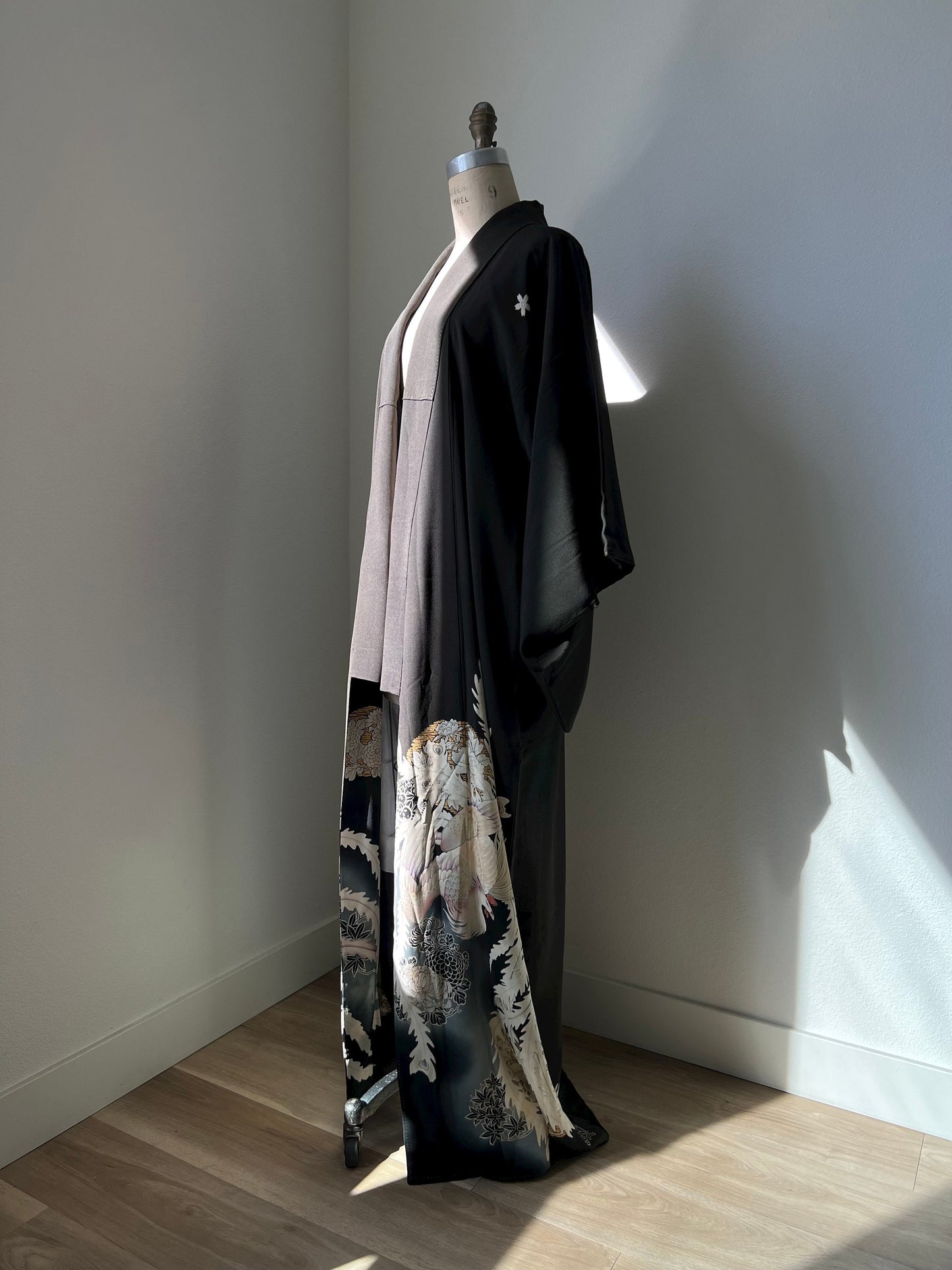 Antique Kujaku Kurotomesode Kimono