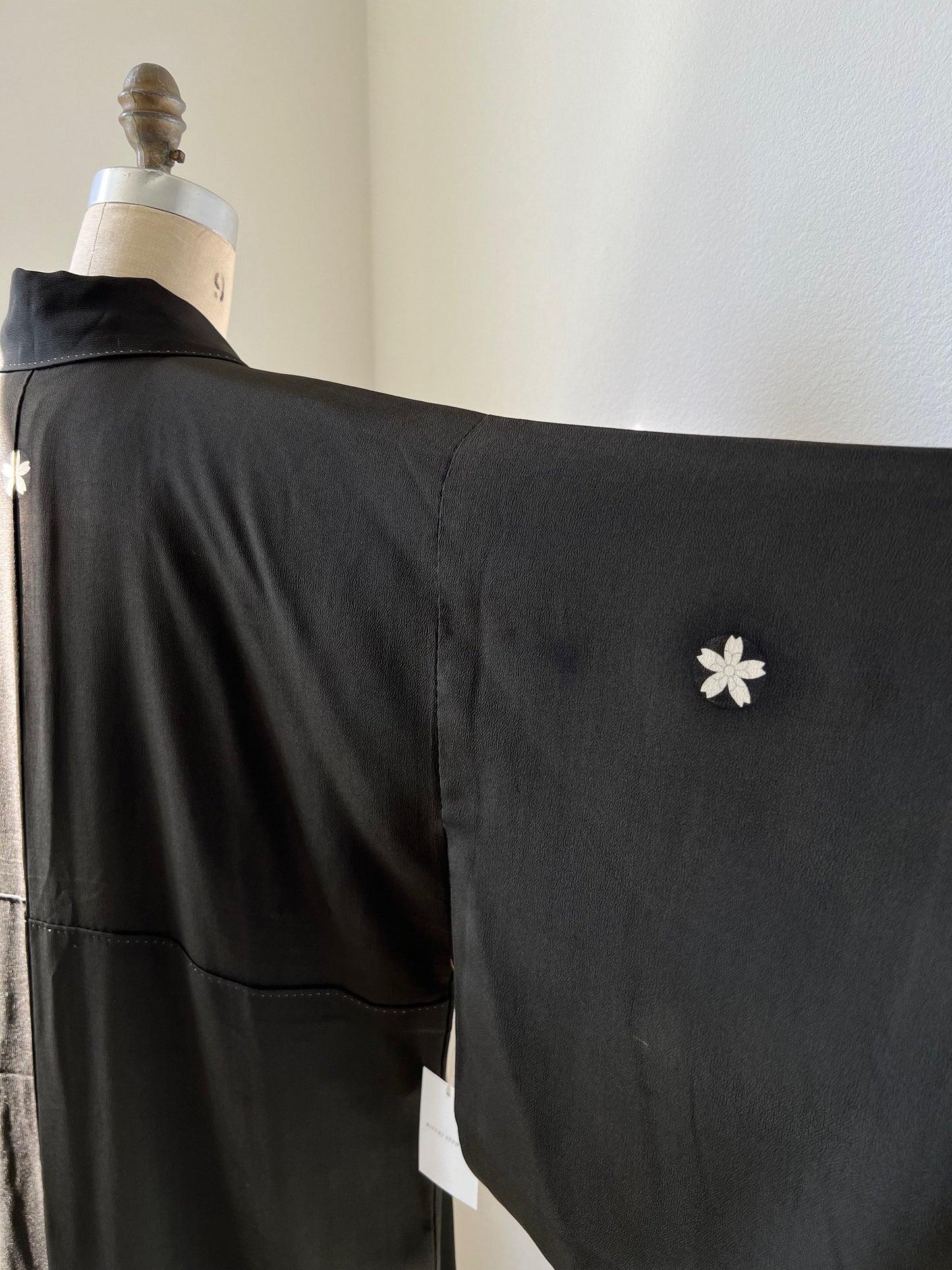 Antique Kujaku Kurotomesode Kimono
