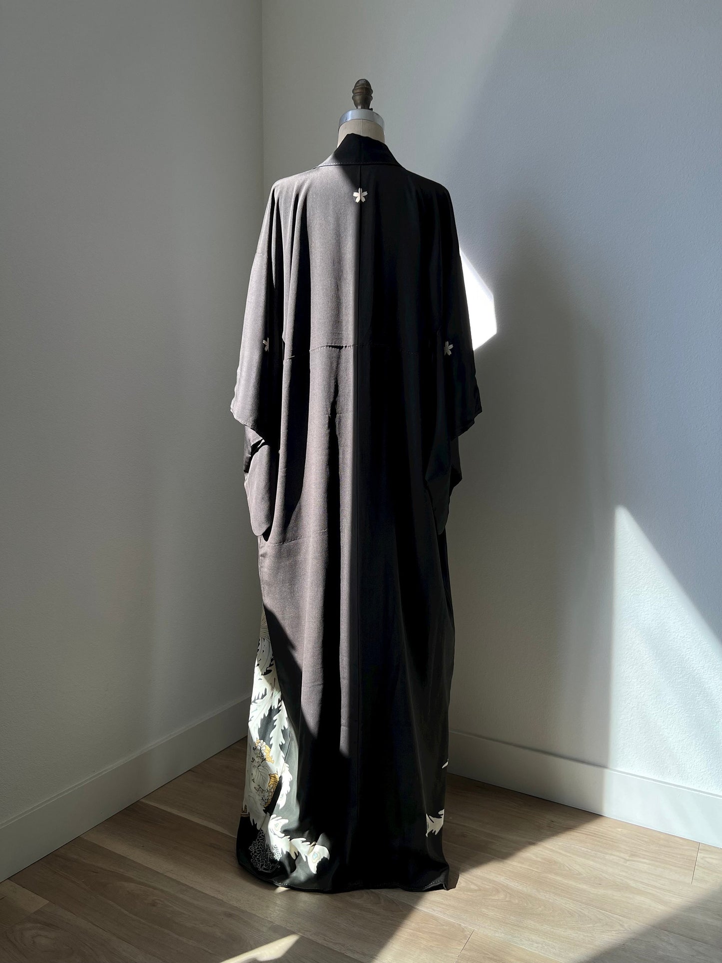 Antique Kujaku Kurotomesode Kimono