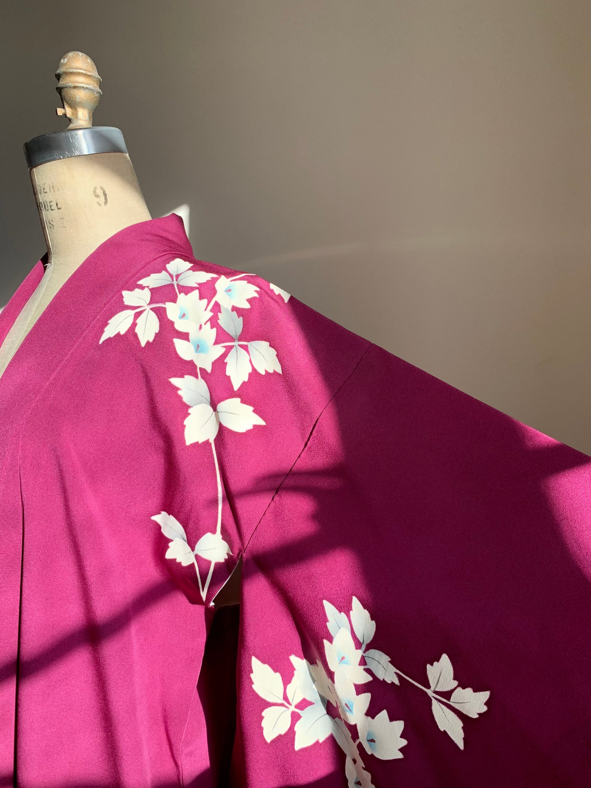 Vintage 1950s Japanese silk kimono | Purple | Flower
