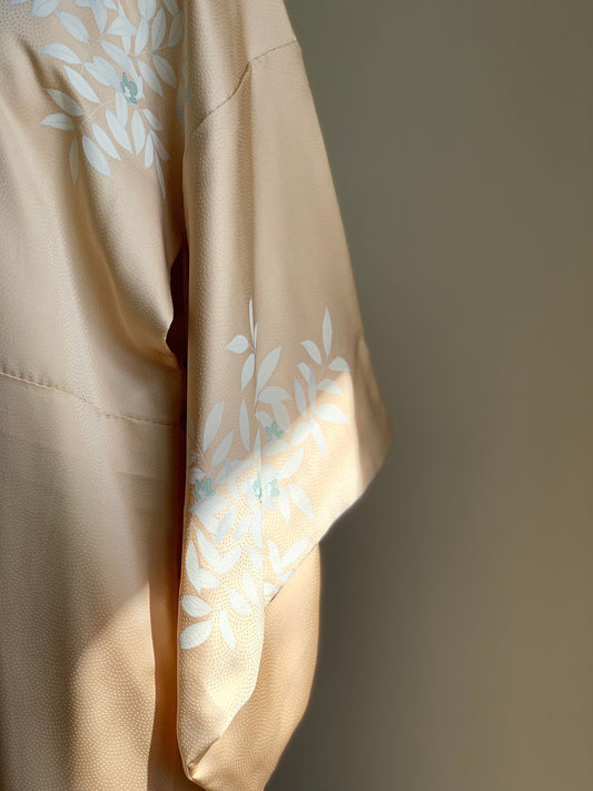 Vintage 1950s Japanese silk kimono | Yellow beige | Flower