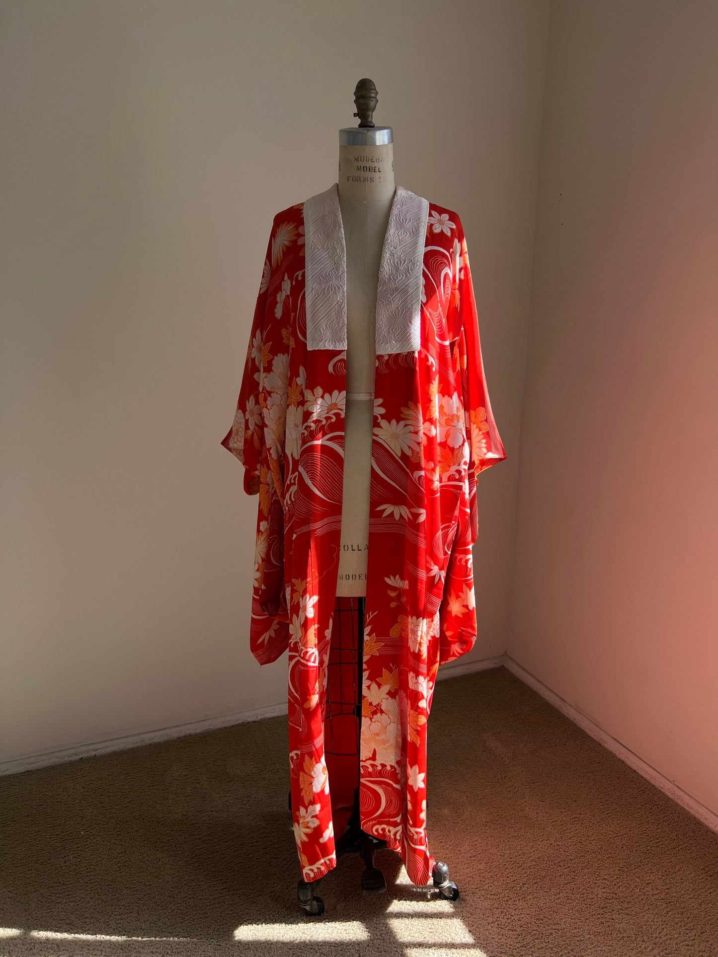 Rare antique 1920s Japanese silk nagajuban | Red | Embroidery