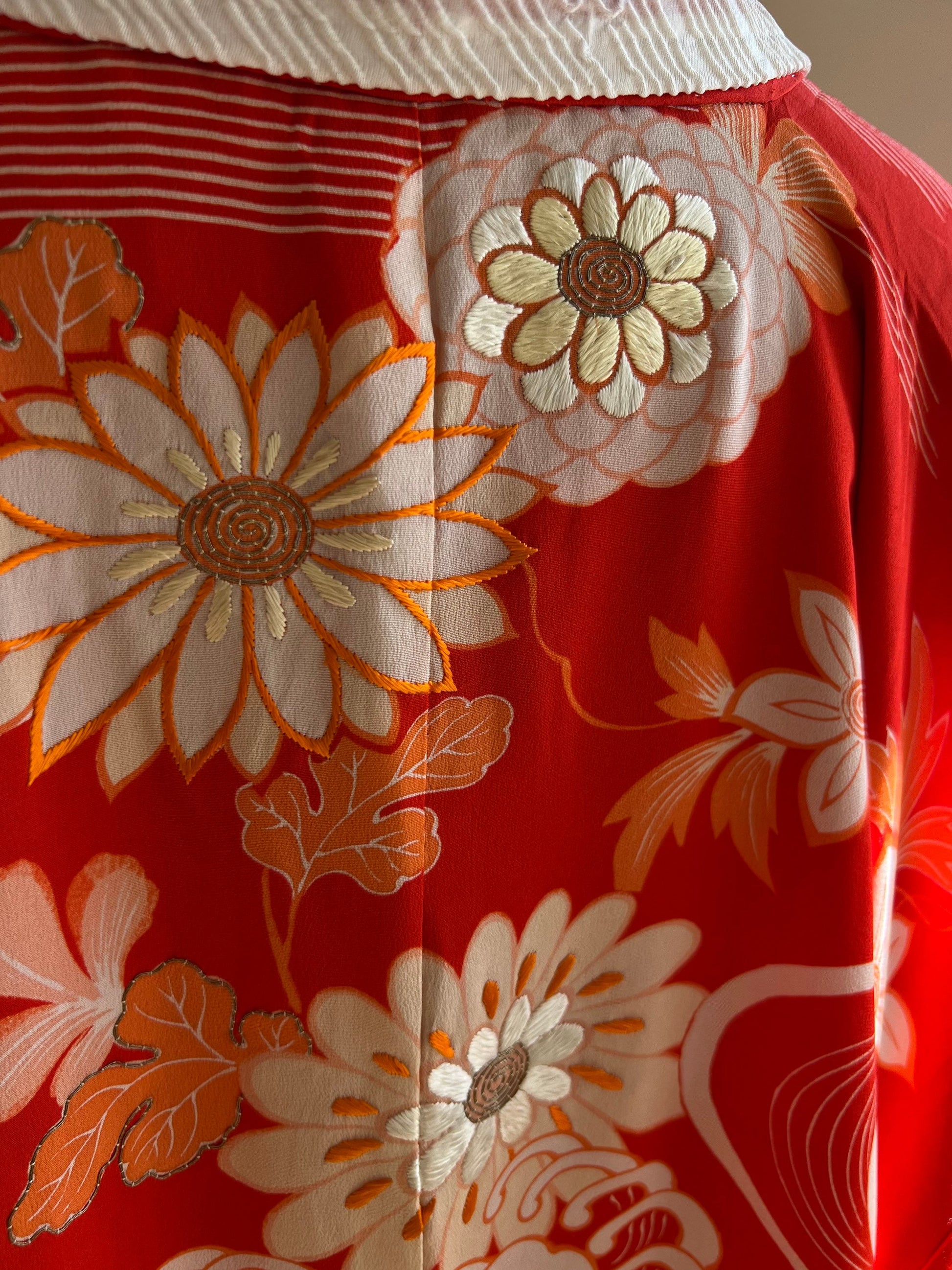 Rare antique 1920s Japanese silk nagajuban | Red | Embroidery