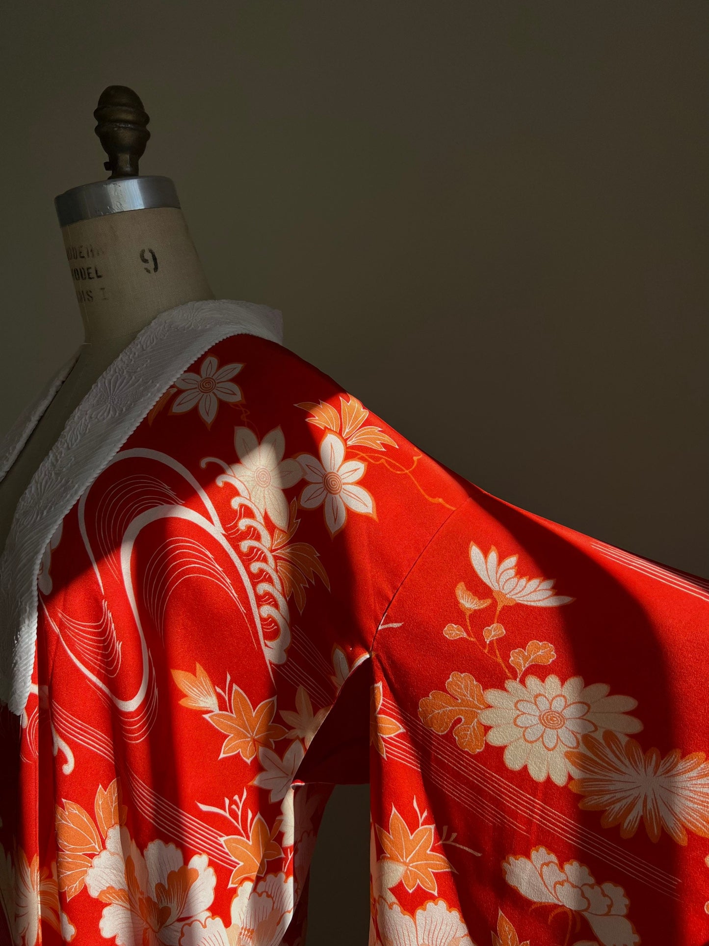 Rare antique 1920s Japanese silk nagajuban | Red | Embroidery