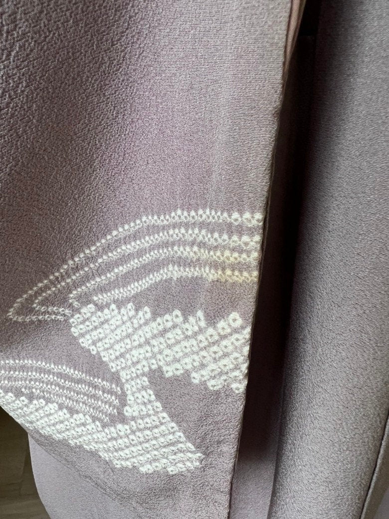 Antique 1930s Japanese silk kimono | Dusty lilac | Shibori & Embroidery