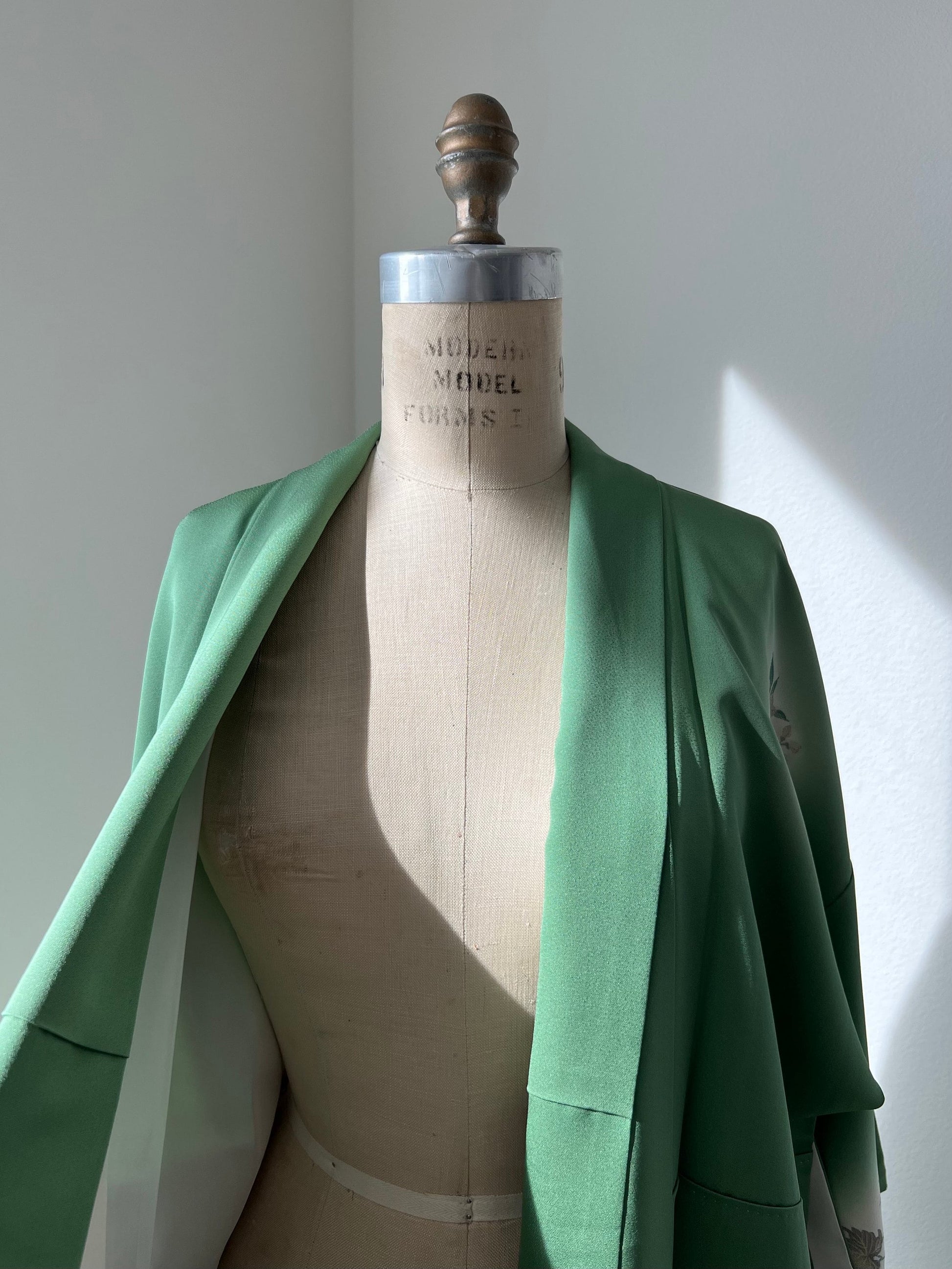 Vintage 1980s Japanese silk kimono | Green | Flower