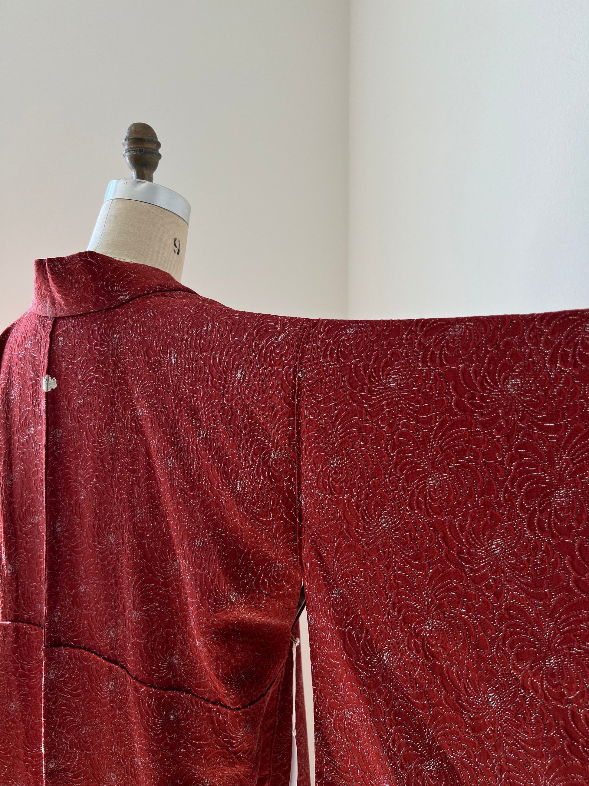 Antique 1930s Japanese silk kimono | Reddish brown | Chrysanthemum