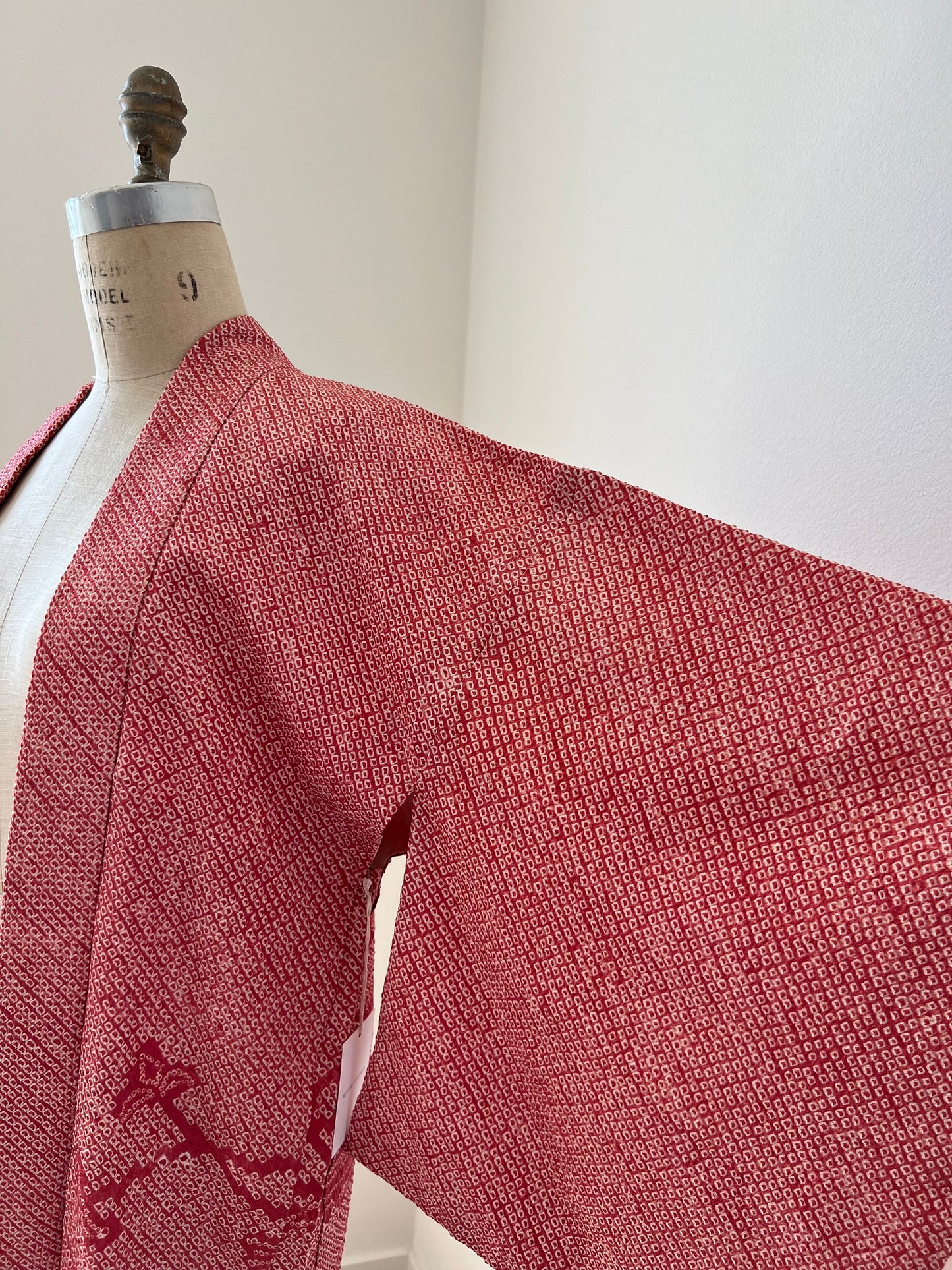 Antique silk kimono | 1920s kimono | Japanese kimono | Haori | Dark pink shibori | Folding fan