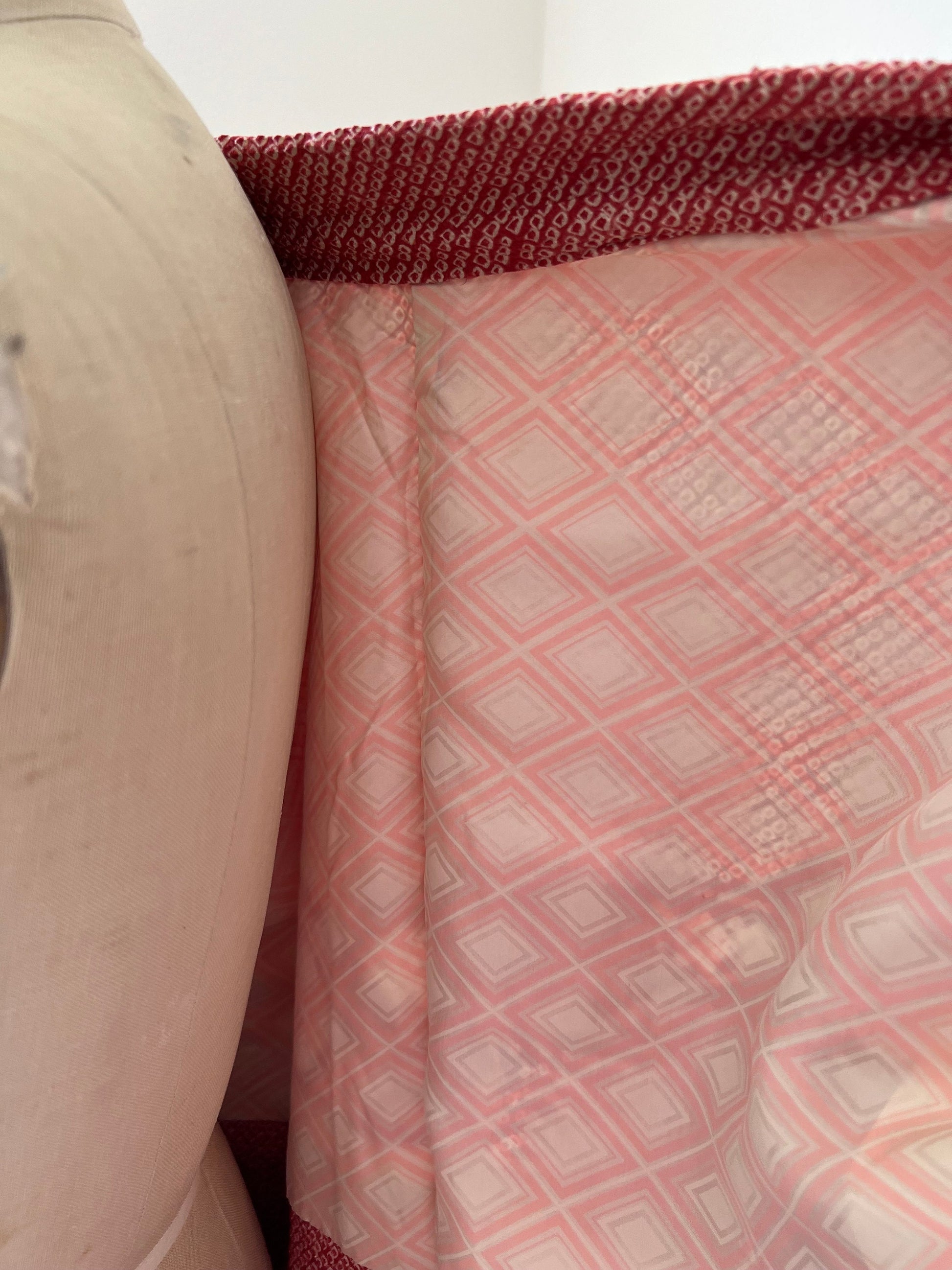 Antique silk kimono | 1920s kimono | Japanese kimono | Haori | Dark pink shibori | Folding fan