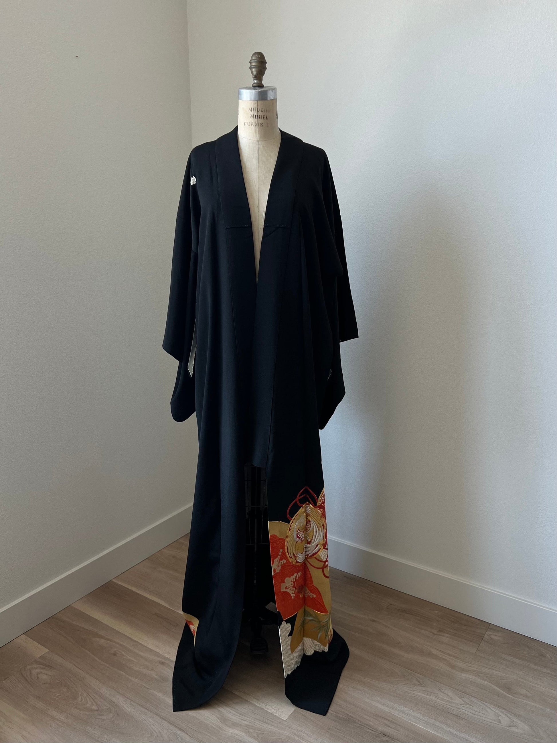 Antique 1930s Japanese silk Kurotomesode kimono | Black | Tsuzumi | Embroidery