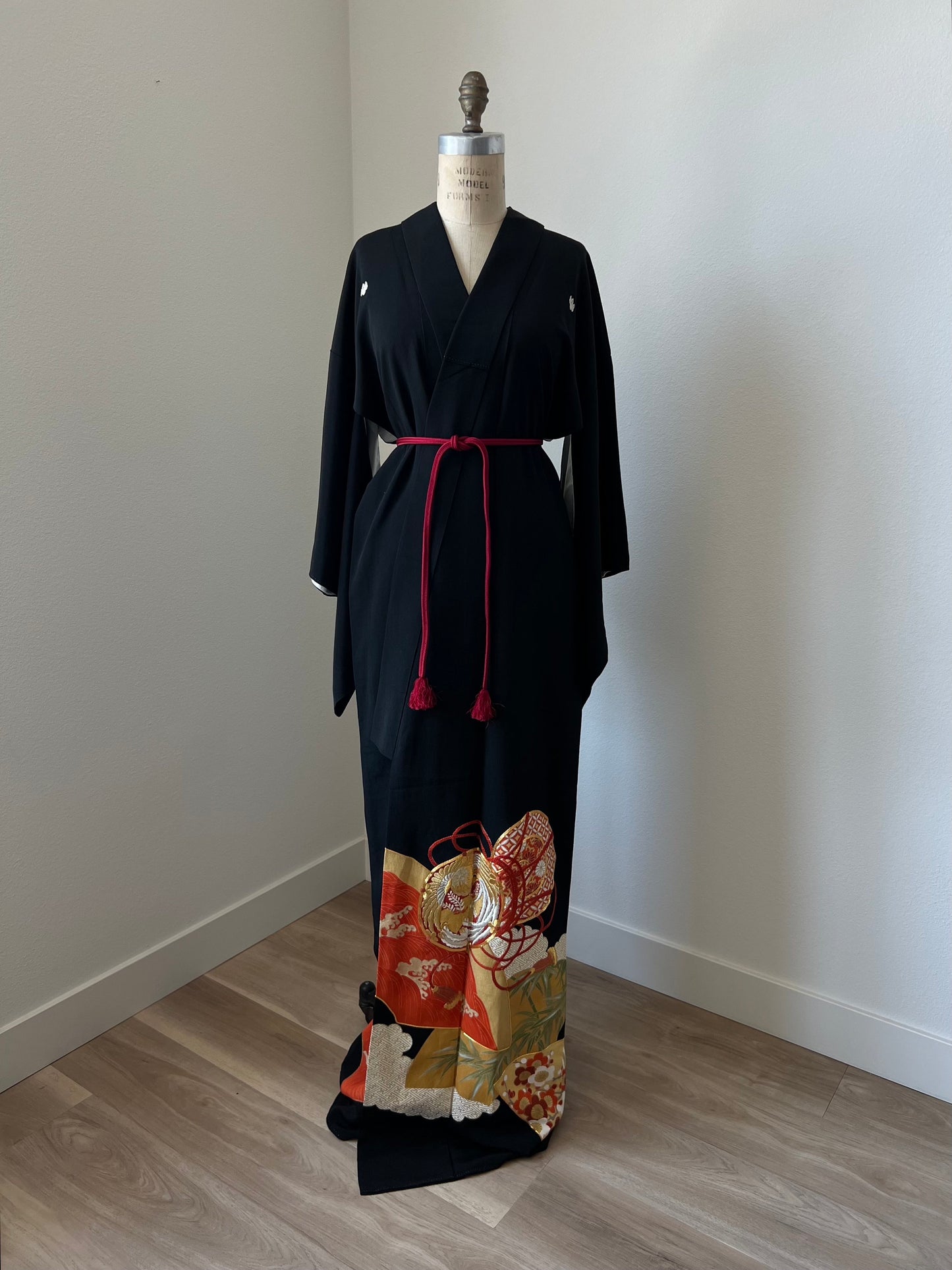 Antique 1930s Japanese silk Kurotomesode kimono | Black | Tsuzumi | Embroidery