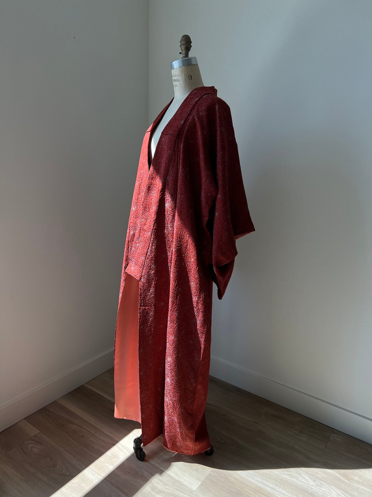 Antique 1930s Japanese silk kimono | Reddish brown | Chrysanthemum