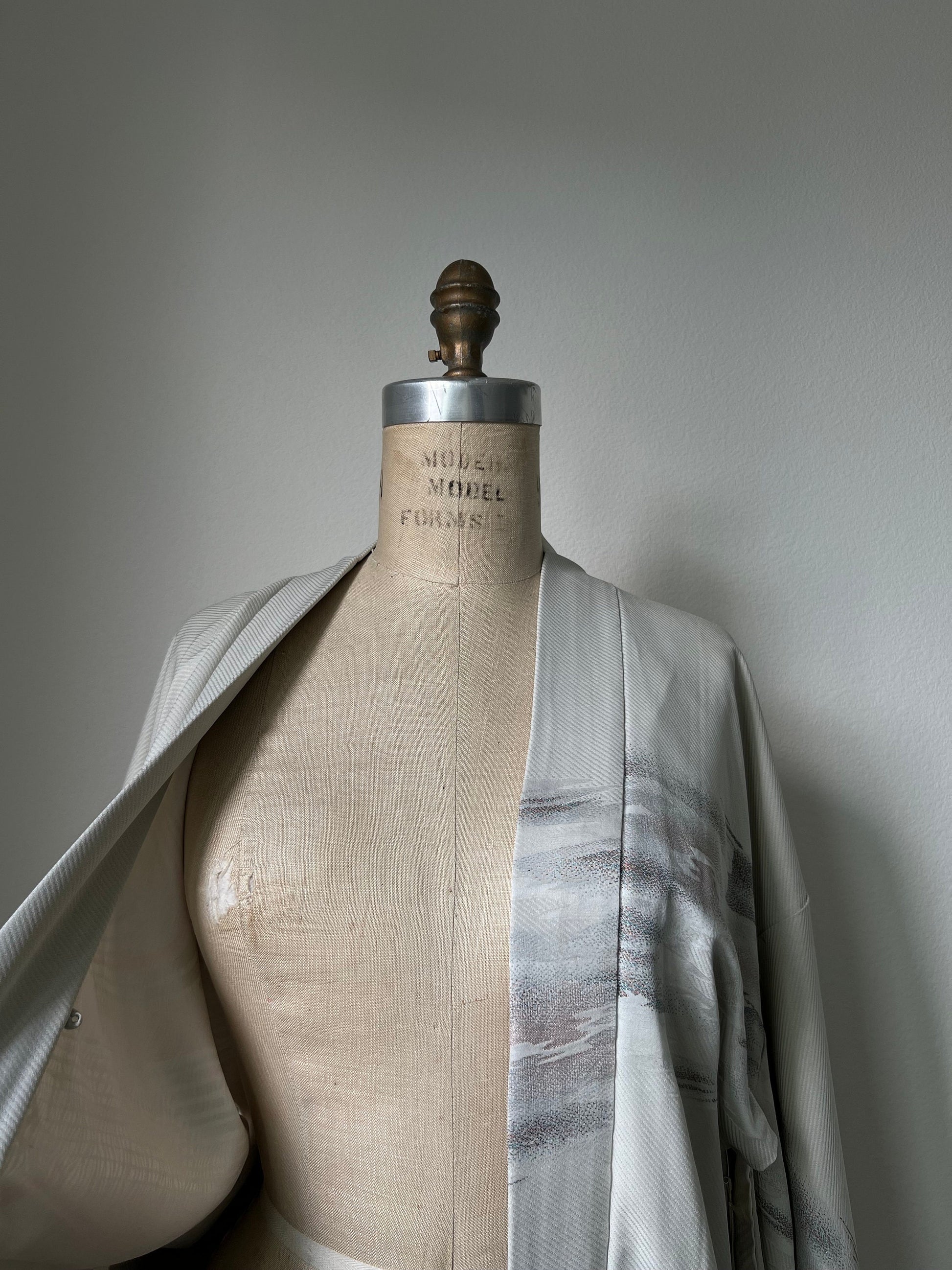 Antique Japanese silk Haori | Light gray | Mori